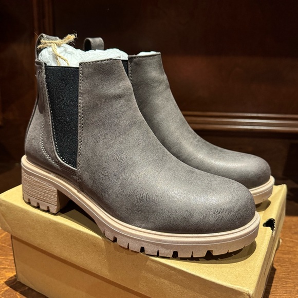 SEVEN7 Billie Chelsea Boot Size 6 & 10 available - Picture 2 of 8
